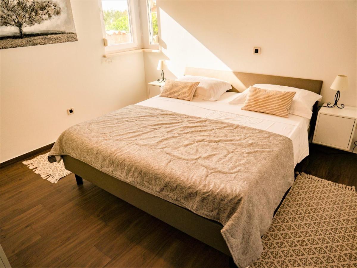 Apartment Sea&Mountain Vinjerac Bagian luar foto