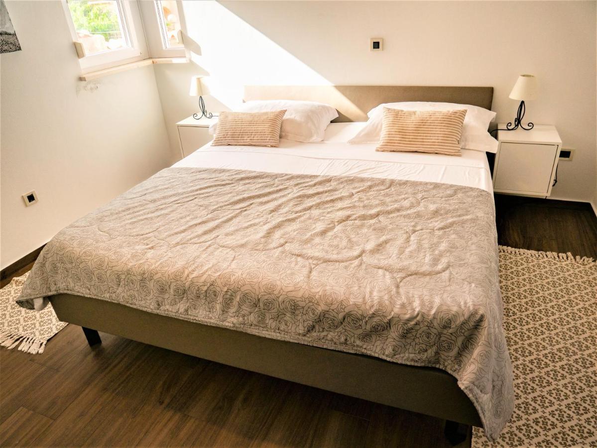 Apartment Sea&Mountain Vinjerac Bagian luar foto